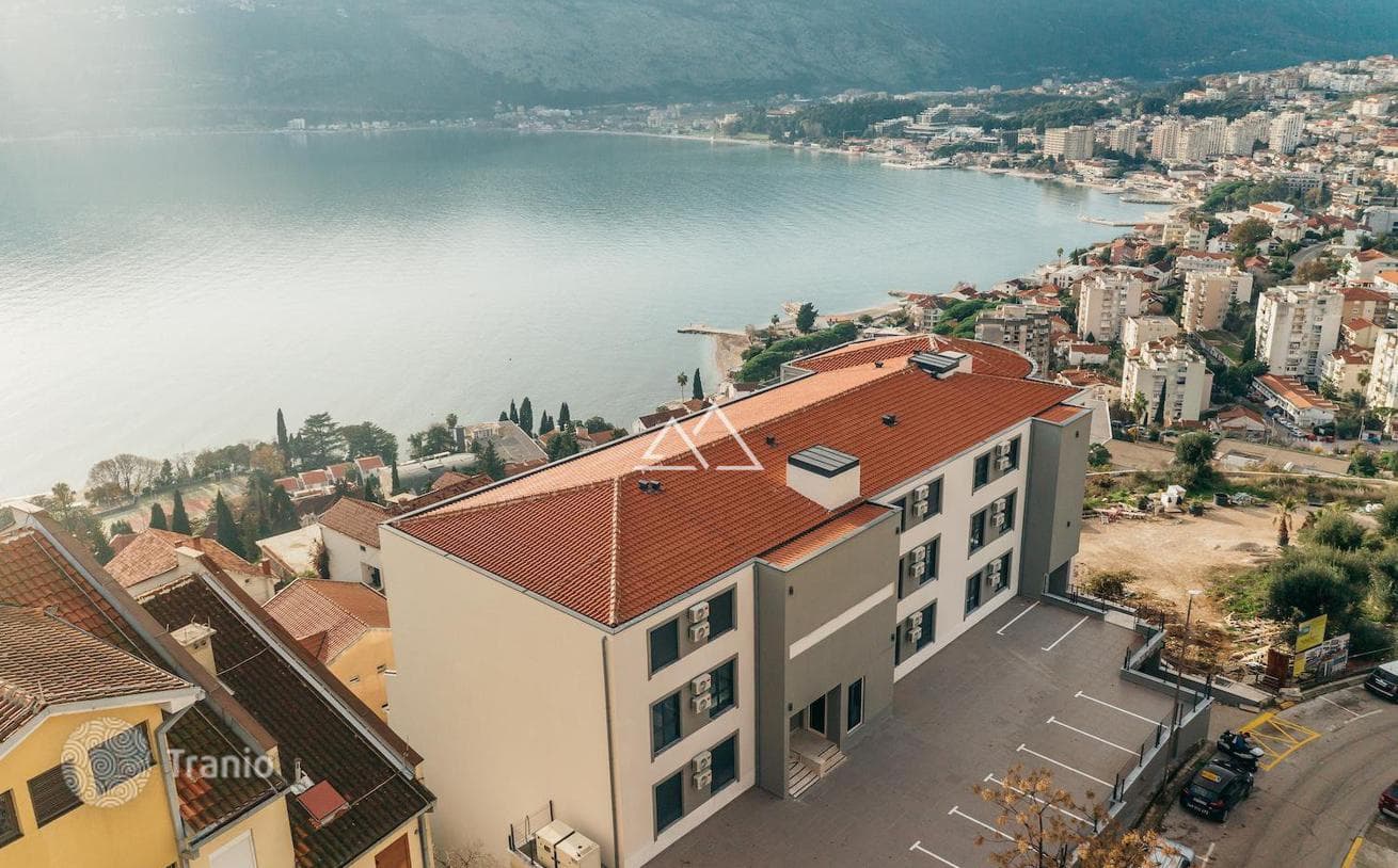 3-Bedroom Apartment with Sea View in Herceg Novi, photo 3
