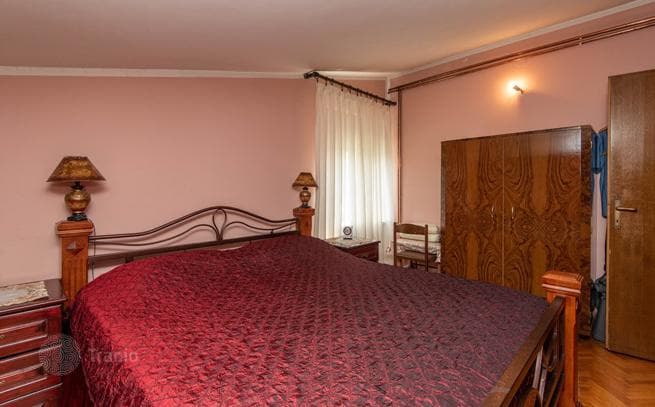 3-Bedroom House with Apartments 400 m from the Beach in Sutomoré, Bar, photo 4