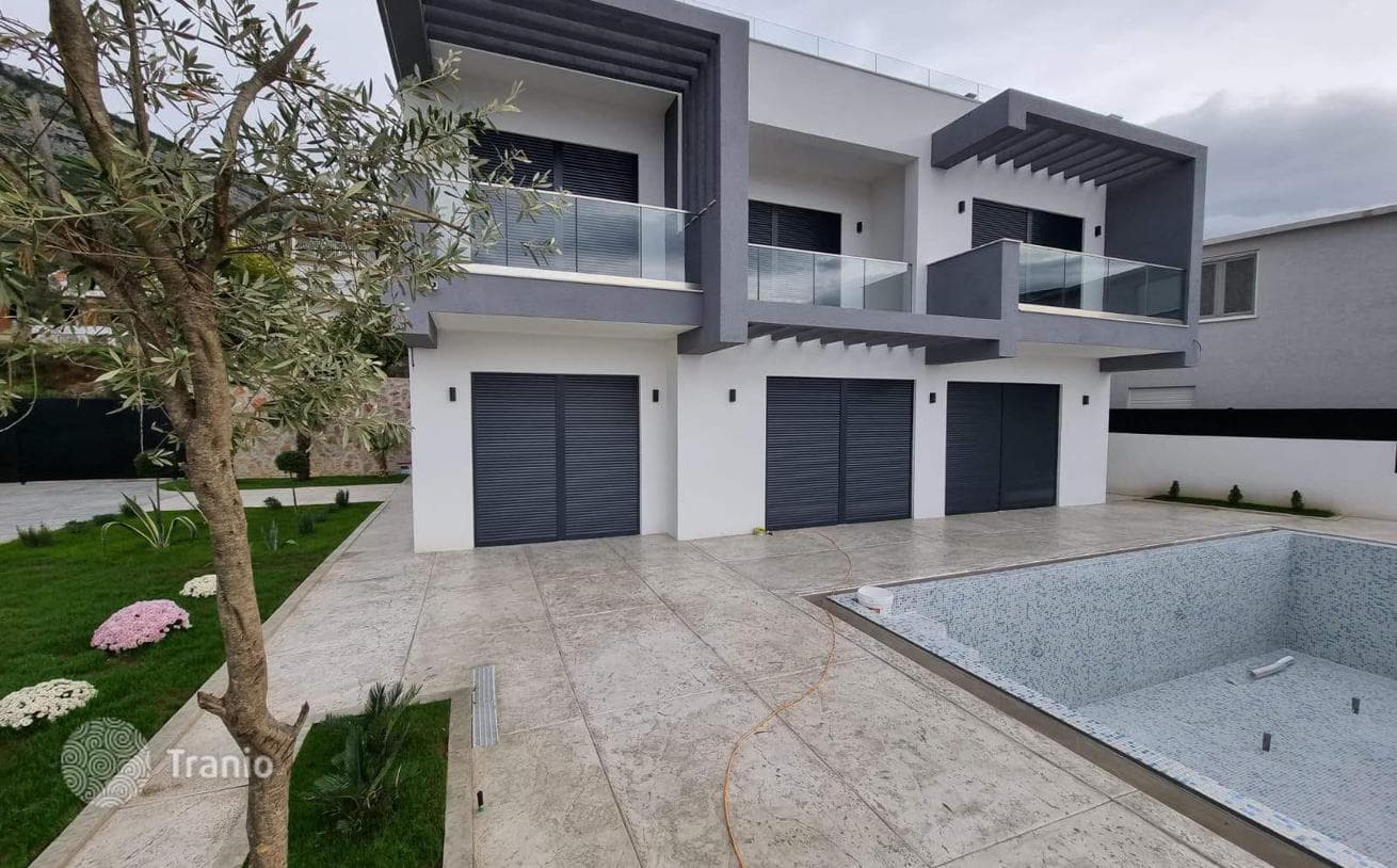3-Bedroom House with Private Pool and Sea View in Bar, Montenegro