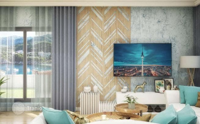 Penthouse with Roof Terrace 100 m from the Sea in Przno, Budva