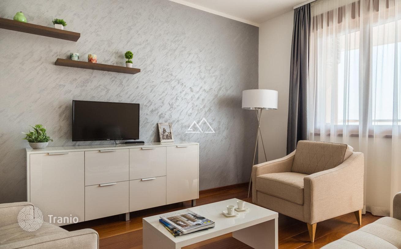 2-Bedroom Apartment with Shared Pool in Becici, Budva, photo 4