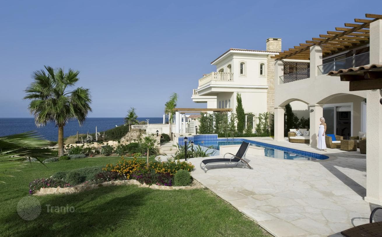 5-Bedroom Villa with Private Pool in Coral Bay, Cyprus, photo 4
