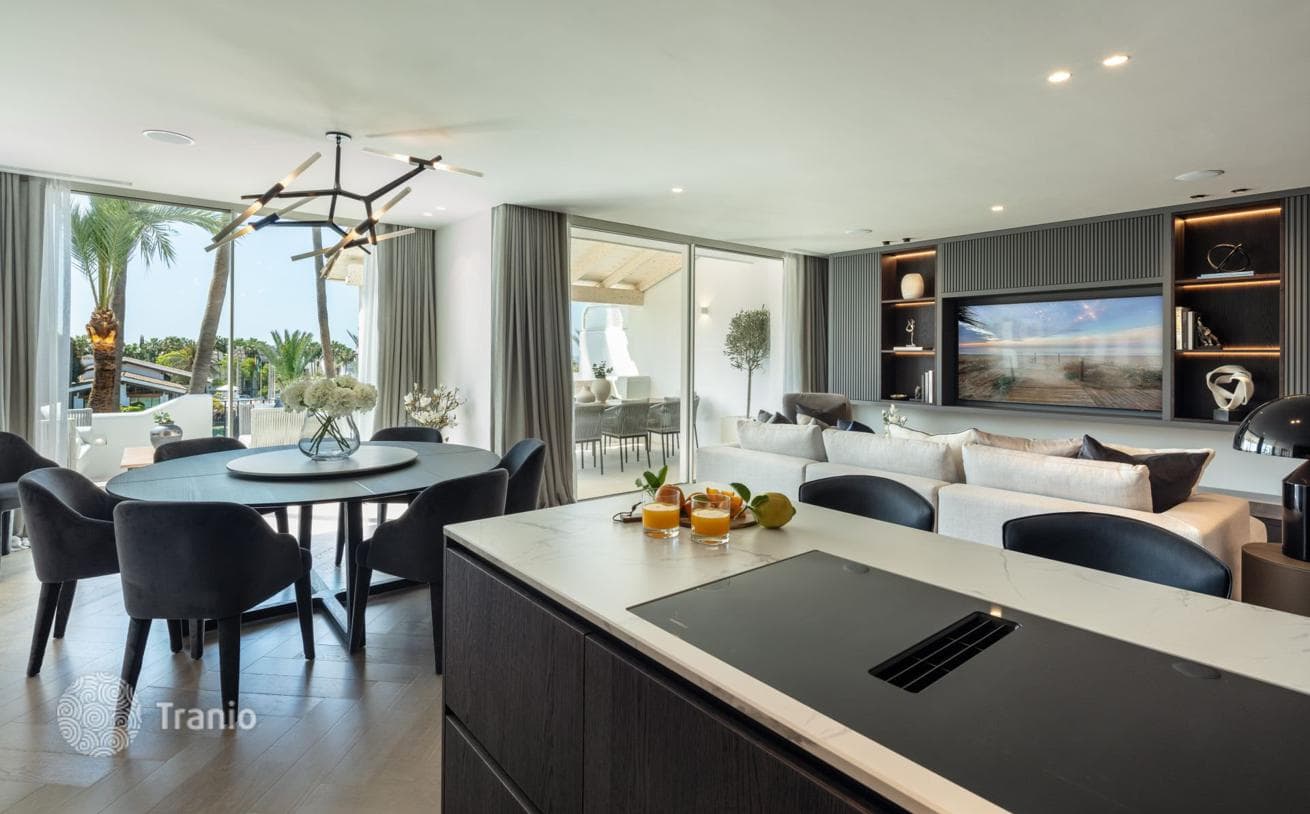 2-Bedroom Penthouse with Sea and Garden Views in Marbella, photo 5