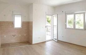 Apartment with Terrace and Mountain View in Igalo, photo 5
