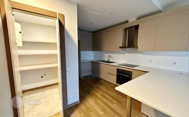 1-Bedroom Apartment in Sariyer, Istanbul, photo 3