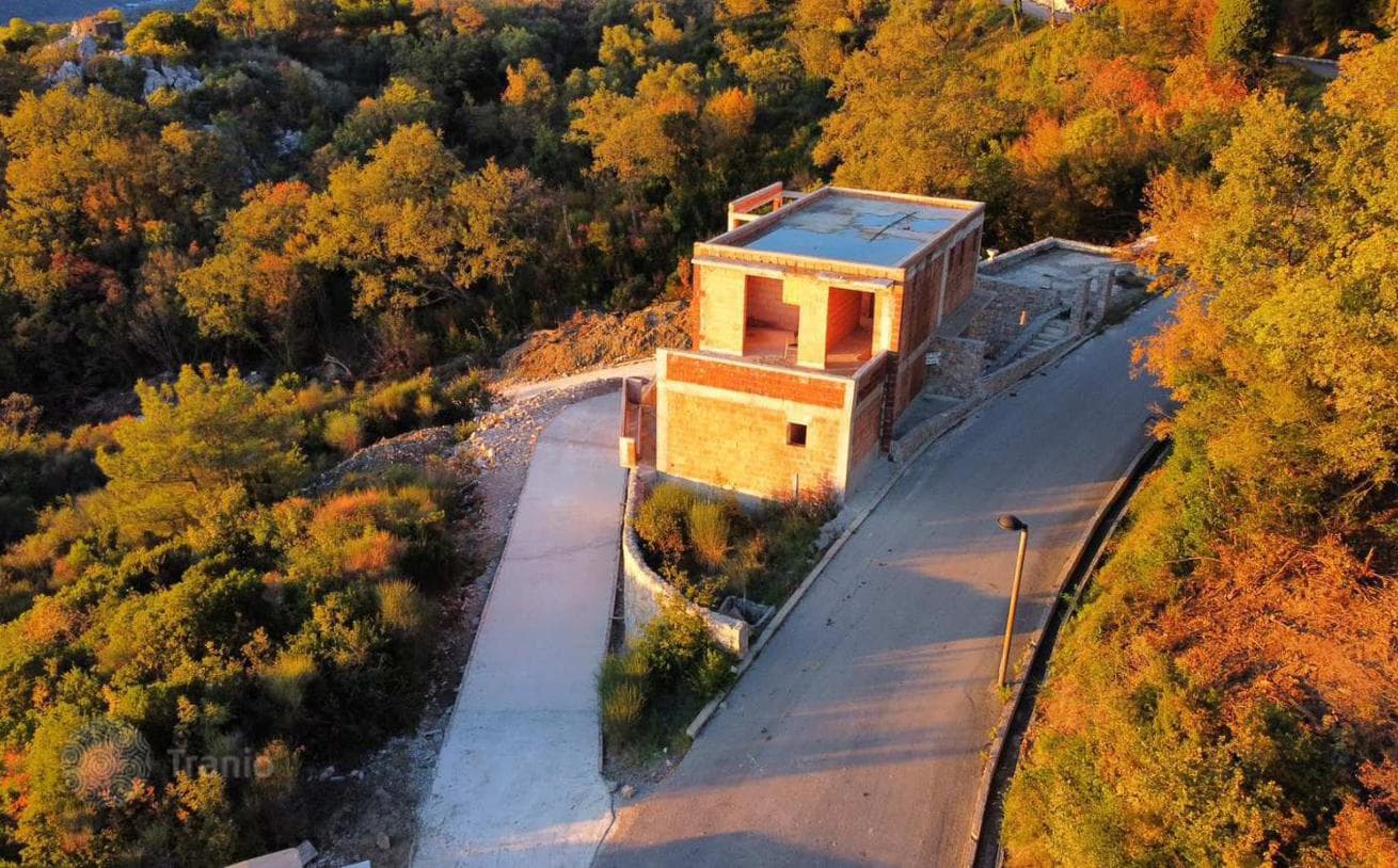 3-Bedroom Villa with Private Pool and Garage on a Hill in Seoce, Budva, photo 5