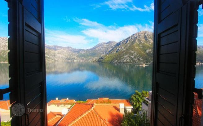 3-Bedroom Beachfront Apartment with Sea and Mountain Views in Kostanjica, Herceg Novi, photo 3