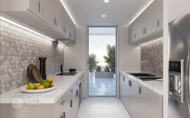 Новая резиденция Al Mahra Residence с бассейном недалеко от центра Абу-Даби, ОАЭ, фото 3