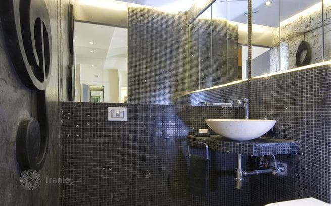 3-Bedroom Apartment in Historic Palazzo in Florence City Center, photo 3