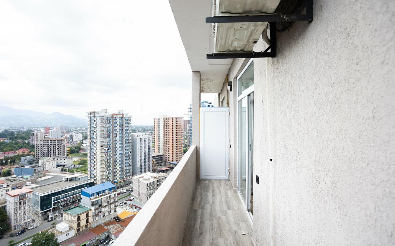 2-Bedroom Apartment with City and Mountain Views in Batumi, photo 3