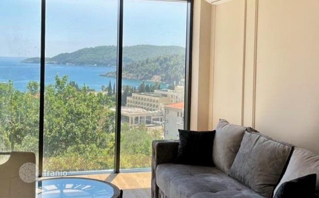 1-Bedroom Apartment with Sea View in Becici, photo 3