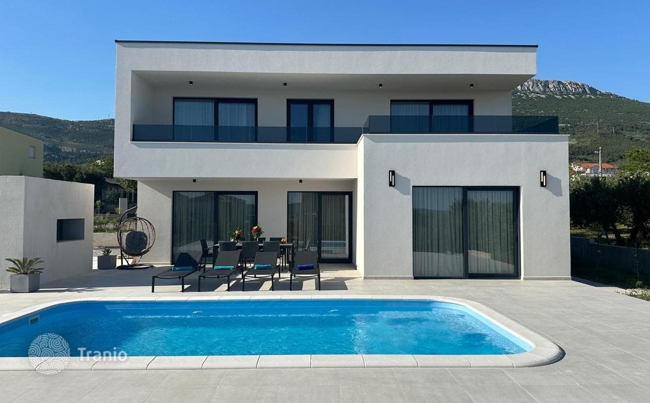 2-Bedroom House in Kastel Stari, photo 3
