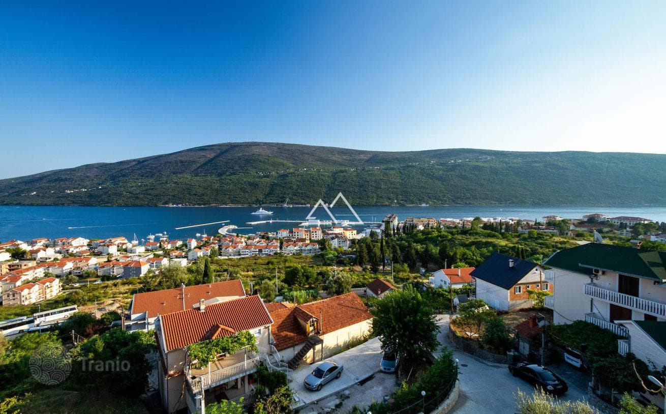 2-Bedroom Duplex Apartment with Sea View in Herceg Novi, photo 4