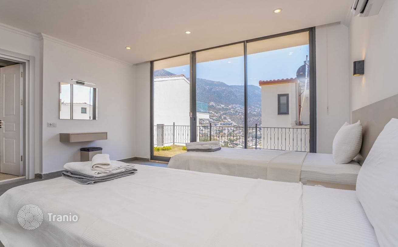5-Bedroom Villa with Sea View and Private Pool in Kalkan, photo 4