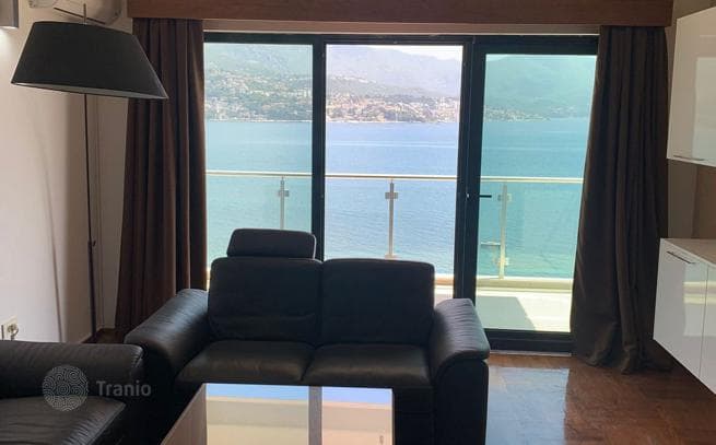 1-Bedroom Apartment with Sea View in Njivice, Herceg Novi, photo 5