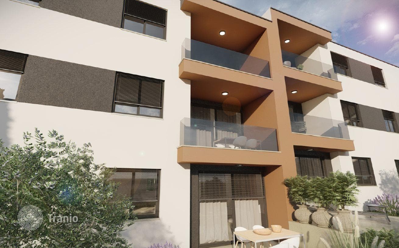 2-Bedroom Apartment with Terraces in Pula