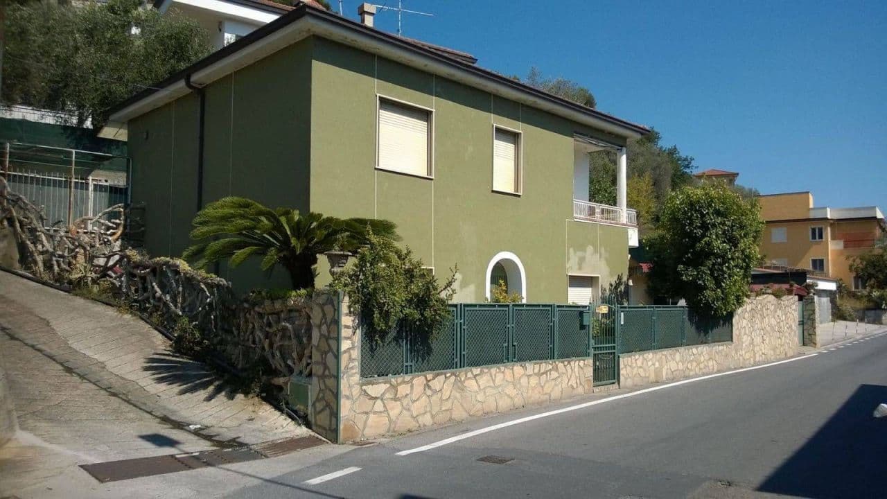 Квартира в Империи, Италия, 120 м²