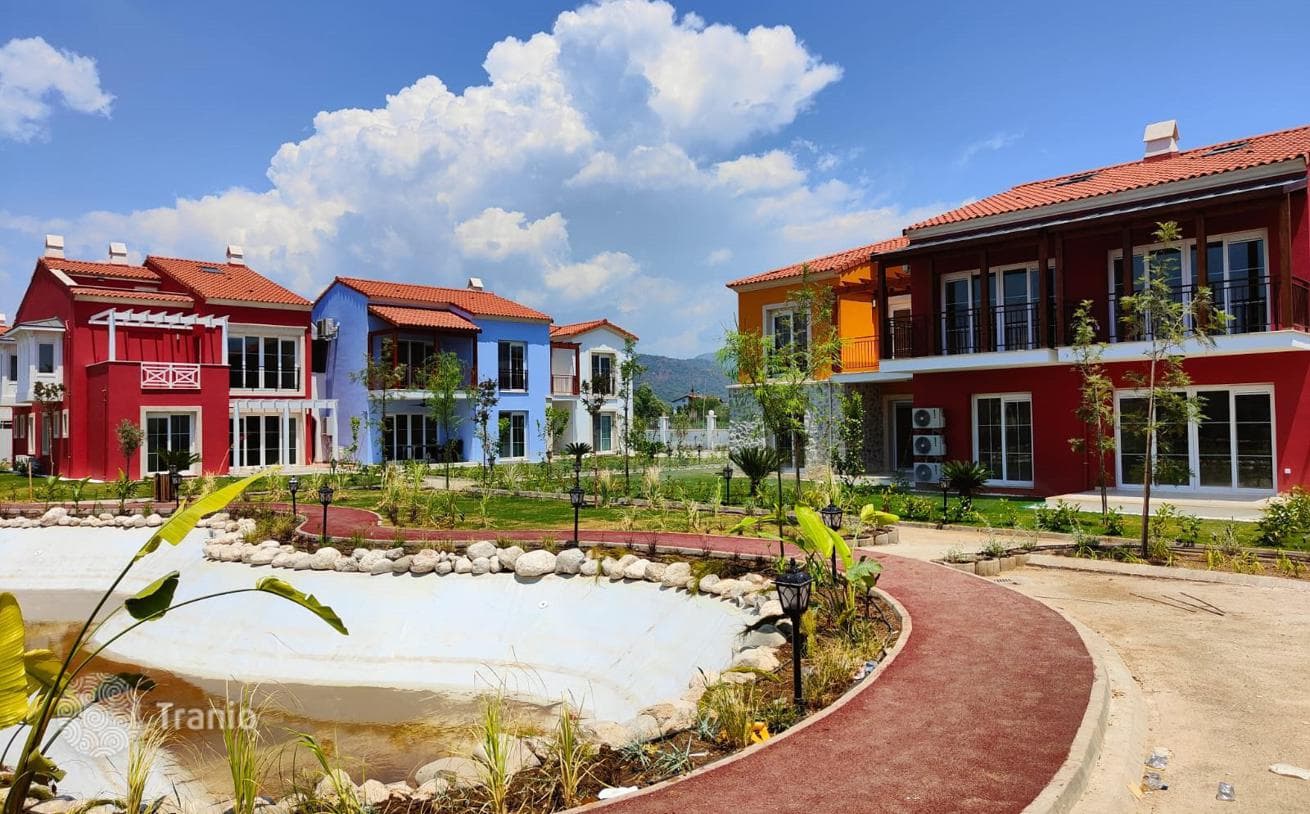 Modern Apartments with Shared Pool Near the Beach