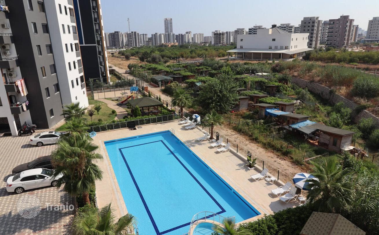 3-Bedroom Apartment with Shared Pool in Mersin Mezitli