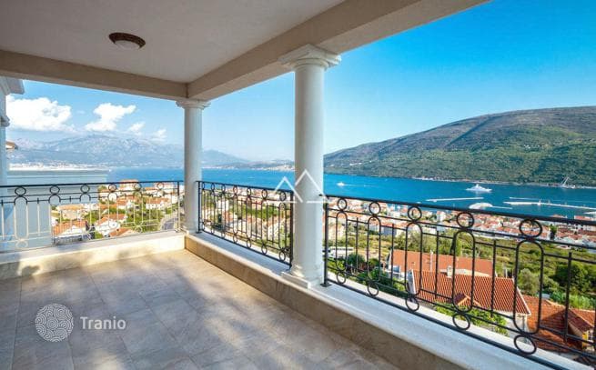 3-Bedroom Apartment with Sea View in Dobrota, Herceg Novi, photo 4