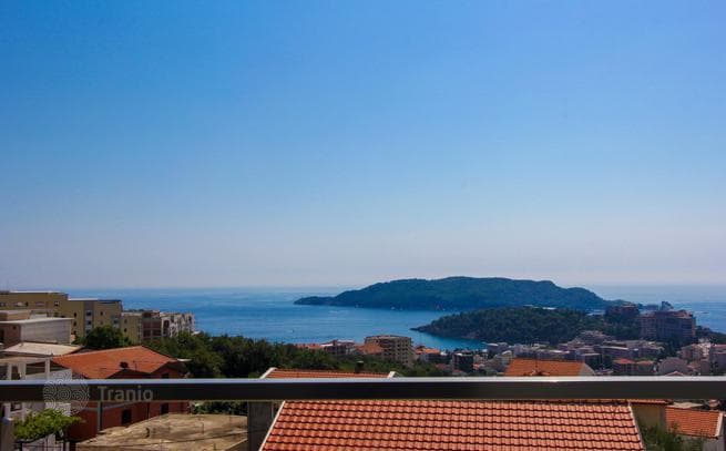 2-Bedroom Apartment with Sea View in Becici, Budva, photo 3