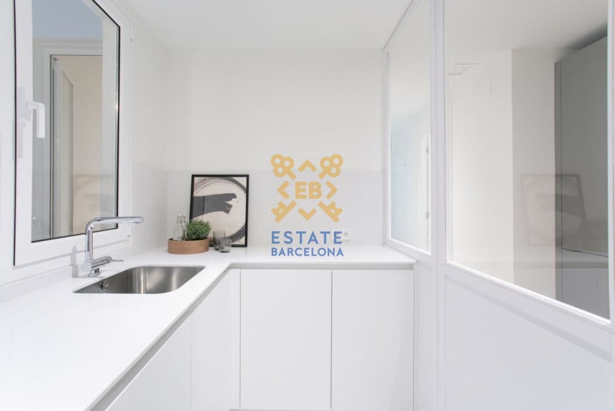 2-Bedroom Apartment in Eixample, Barcelona, photo 5