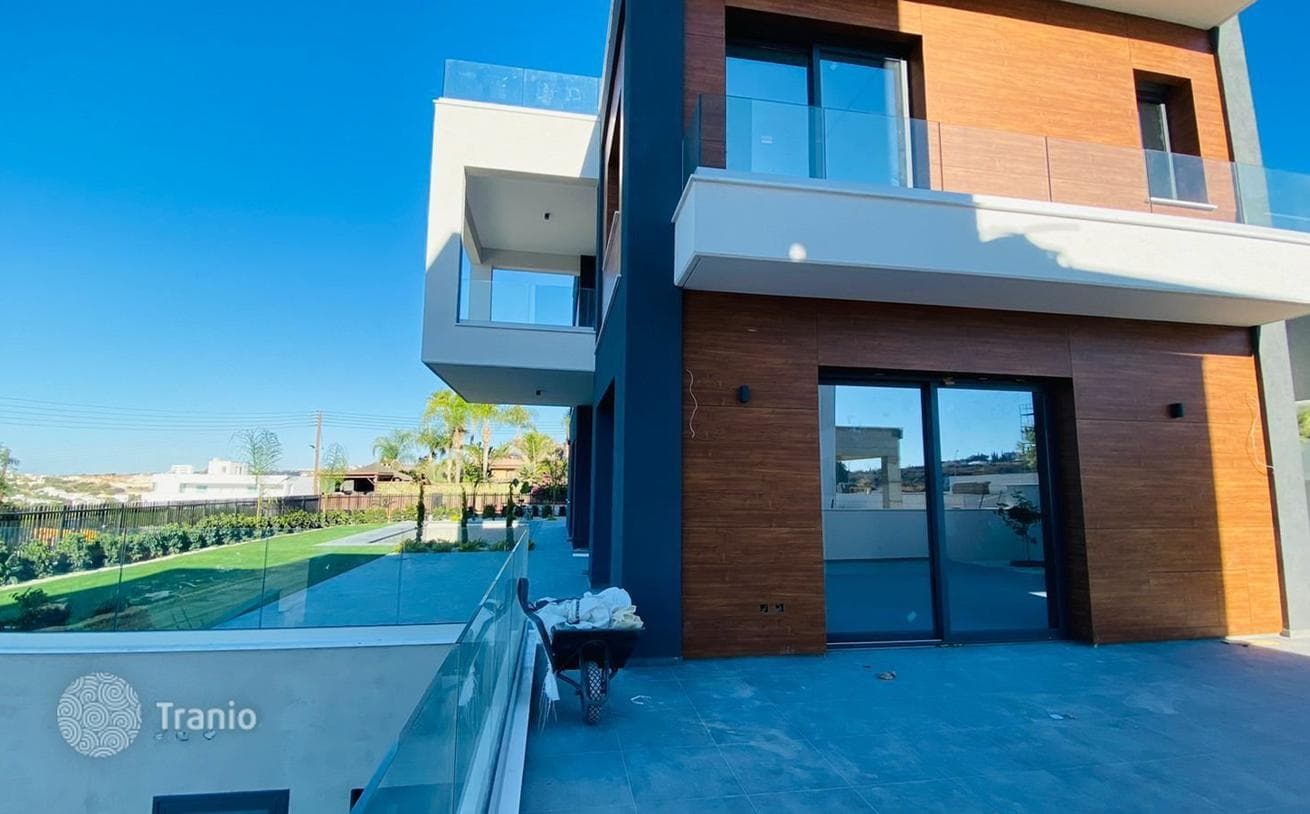 4-Bedroom Villa with Mountain and Sea Views in Moutayiaka, Cyprus, photo 2