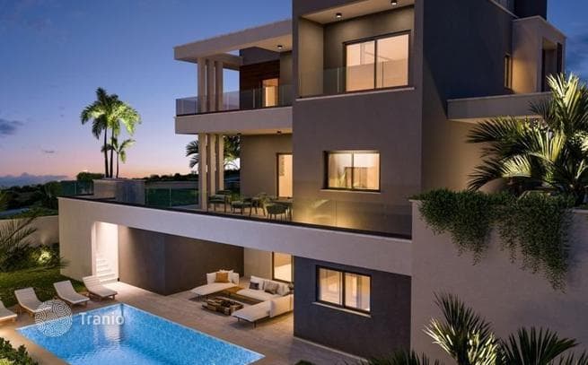 4-Bedroom Villa in Agios Tichon, Cyprus, photo 3