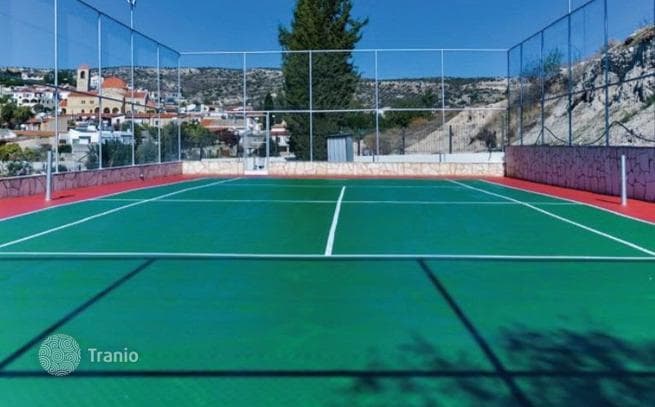 5-Bedroom Villa with 4,200 m² Plot in Agios Tichon, photo 4