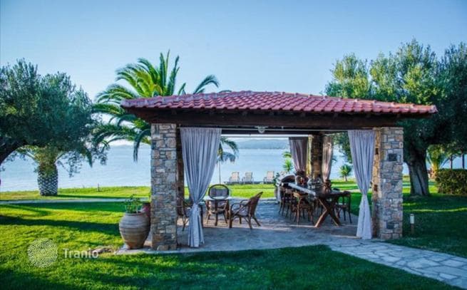 4-Bedroom Beachfront Villa in Nikiti, Halkidiki, photo 2