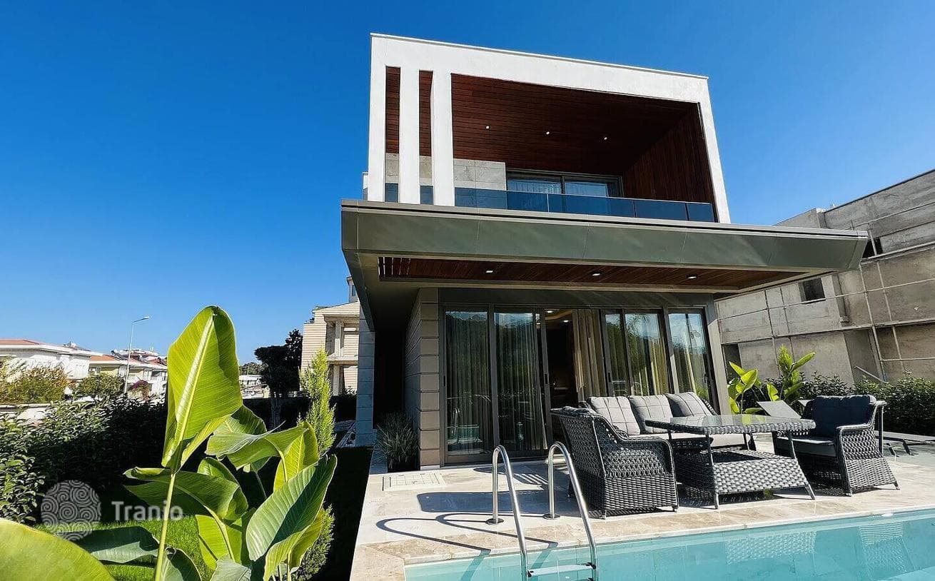 Luxury Villa with Mountain Views in Kemer