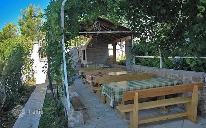 Beachfront House with Garden in Omis, Dalmatia, photo 5