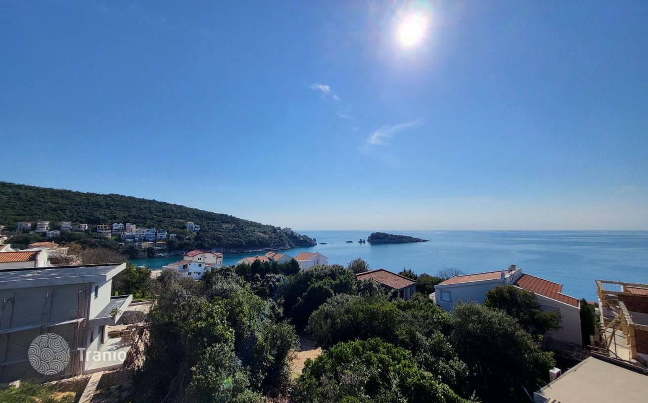 3-Story House with 9 Apartments and Sea View in Uteh, Bar