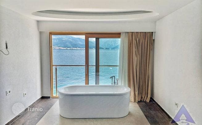 4-Bedroom Villa with Private Pool and Spa in Tivat, Montenegro, photo 2