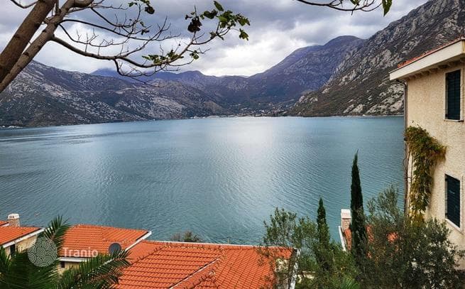 2-Bedroom Apartment with Sea View in Kostanjica, Herceg Novi, photo 5