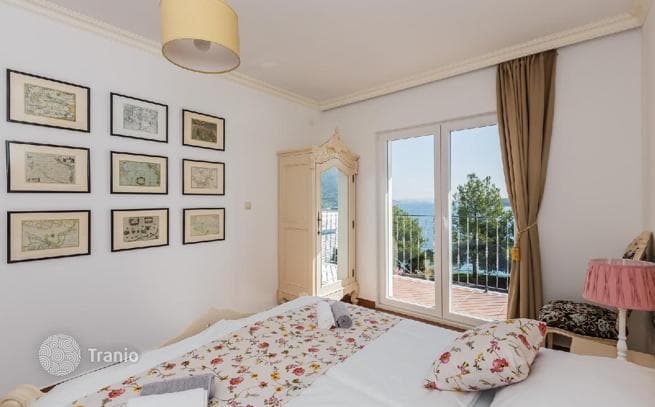 4-Bedroom Beachfront Villa with Private Pool in Trogir, photo 5