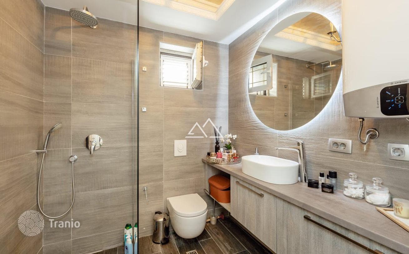 2-Bedroom Beachfront Apartment in Herceg Novi, photo 3