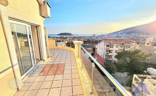 1-Bedroom Apartment with Sea View in Budva, photo 3