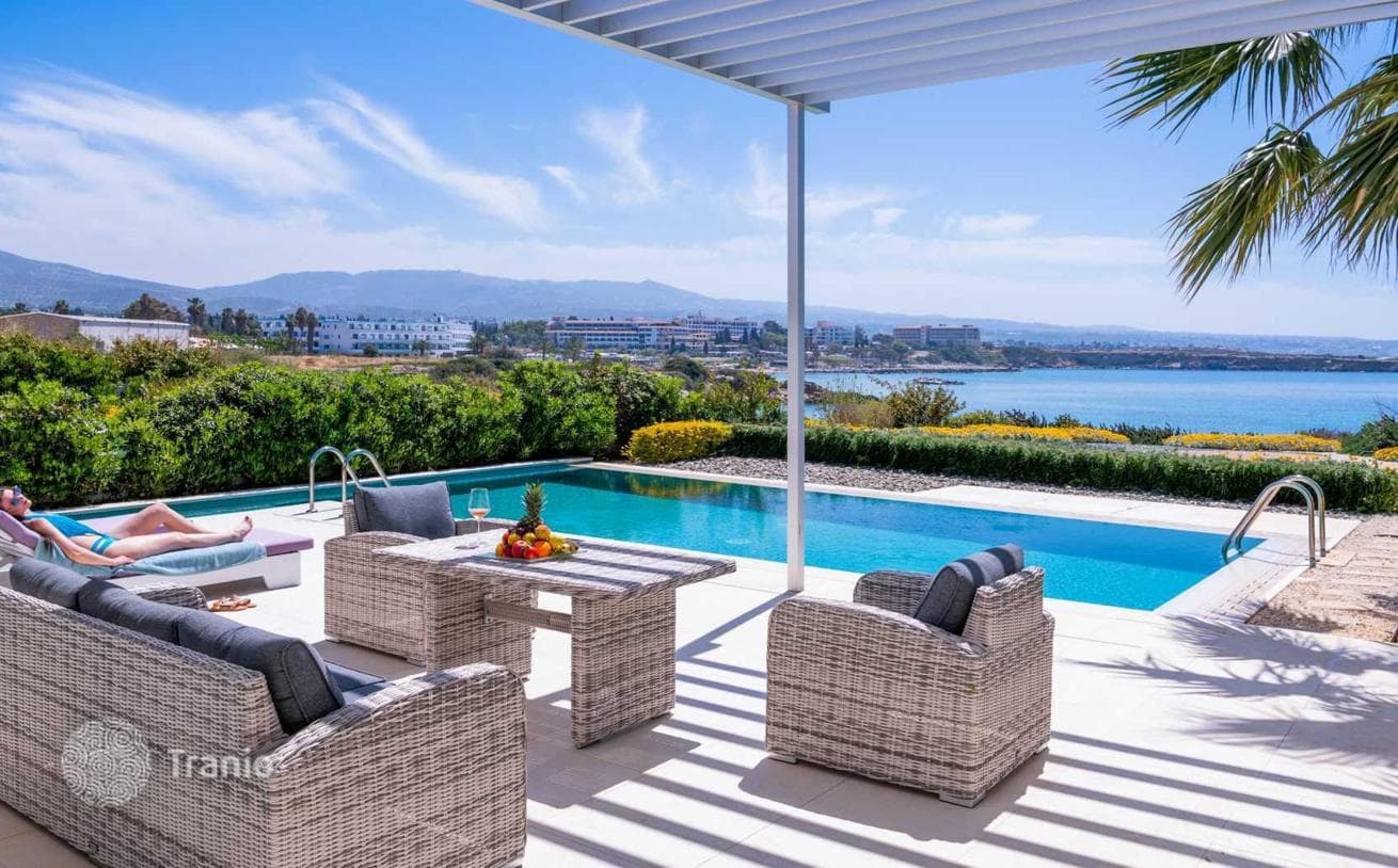 3-Bedroom Villa with Sea View in Coral Bay, Paphos, photo 2