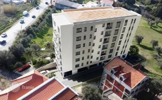 1-Bedroom Apartment with Mountain and City Views in Bar, photo 2