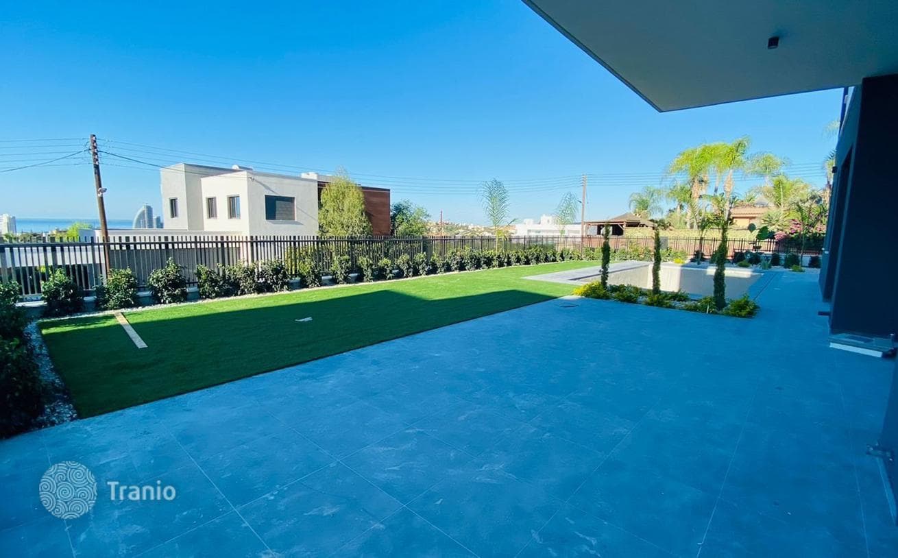 4-Bedroom Villa with Mountain and Sea Views in Moutayiaka, Cyprus, photo 5