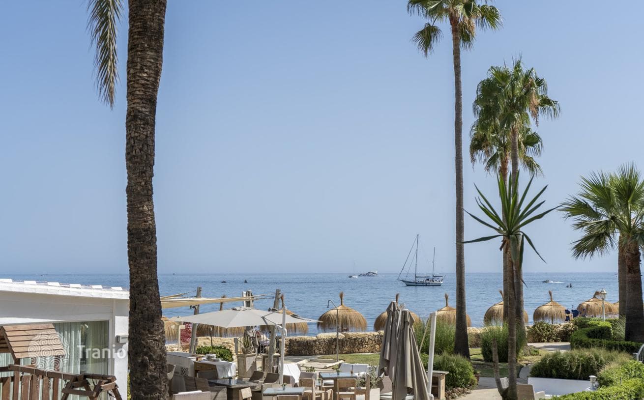 Таунхаус на продажу в Coral Beach, Золотая Миля, фото 3
