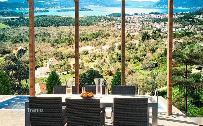 3-Bedroom Townhouse with Garage in Tivat, photo 3