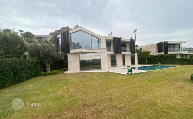 5-Bedroom Luxury Apartment with Private Beach Access in Yalikavak