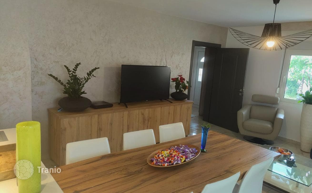 2-Bedroom Furnished House with Garden in Sutomote, Bar, photo 3