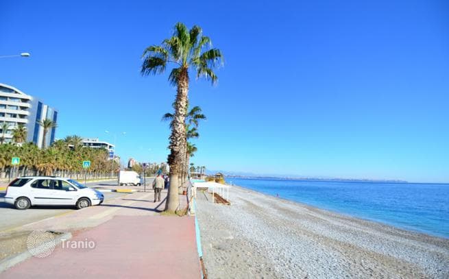 3-Bedroom (3+1) Apartment 50 m from the Beach in Konyaalti, Antalya