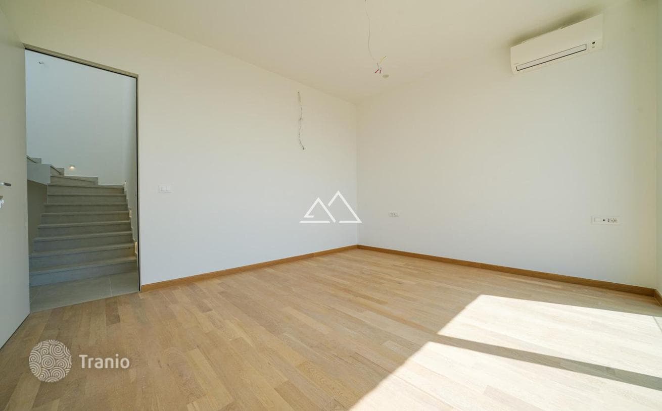 2-Bedroom Townhouse with Garage in Tivat, photo 2