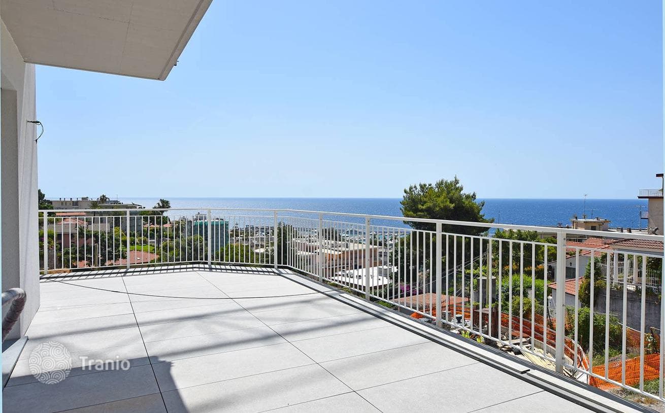 2-Bedroom Apartment in Liguria, Italy, photo 3