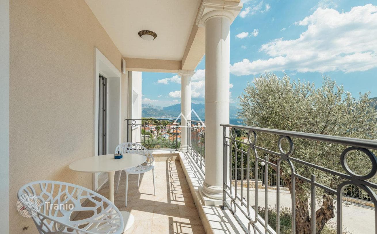 2-Bedroom Duplex Apartment with Sea View in Herceg Novi