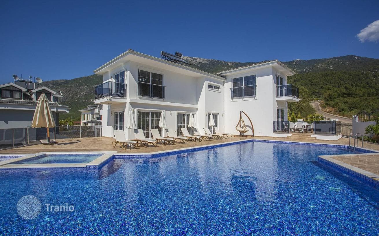 4-Bedroom Villa with Private Pool and Sauna in Fethiye